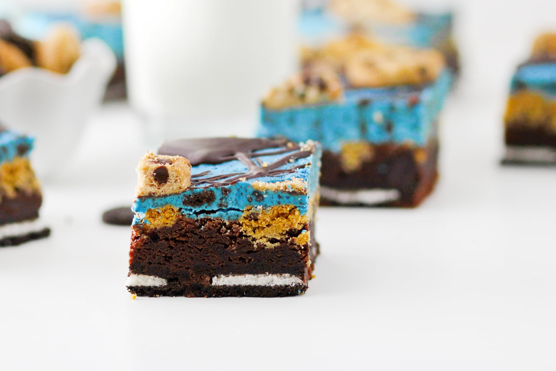 https://food-fanatic-res.cloudinary.com/iu/s---ItScGkO--/f_auto,q_auto/v1479815488/cookie-monster-brownies-photo