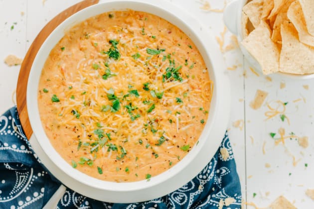 Smoked Chili Queso Recipe - Food Fanatic