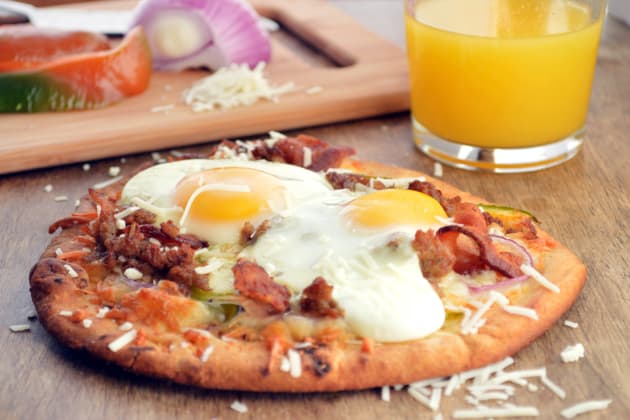 Easy Breakfast Pizza Recipe - Food Fanatic