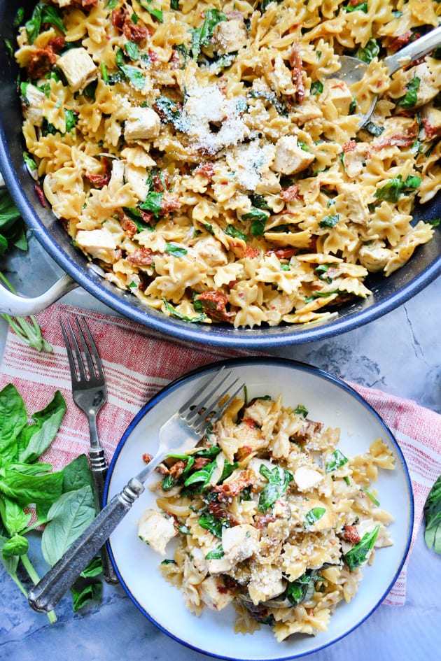 One Pot Creamy Smoked Sundried Tomato Pasta with Chicken Recipe Food Fanatic
