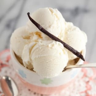 Vanilla ice cream photo