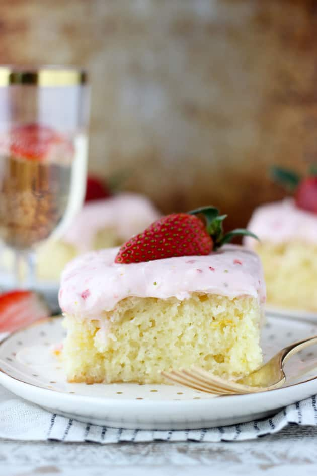 Strawberry Champagne Cake - Food Fanatic