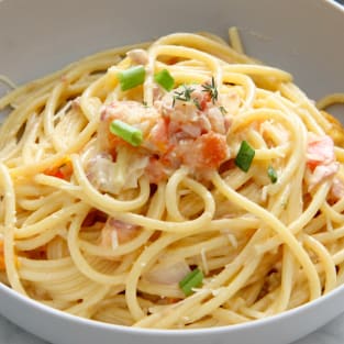 Bucatini with tomatoes photo