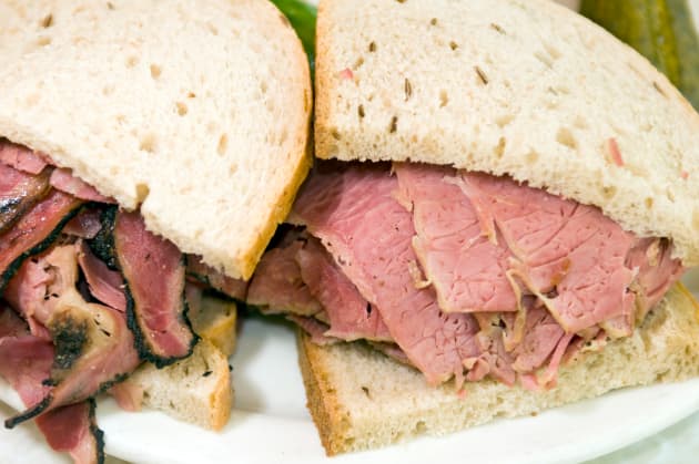 Wat is pastrami en hoe eet je het  Would Be Chef