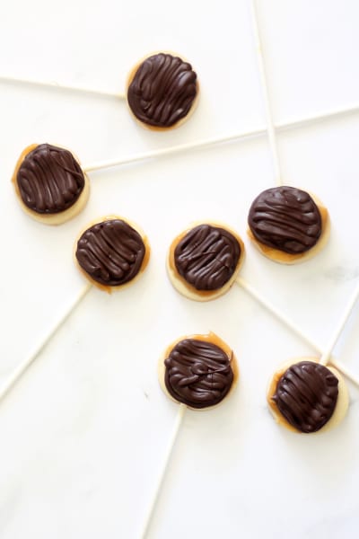 File 1 Homemade Twix Cookie Pops