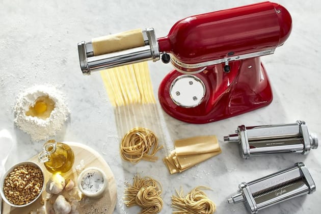 Kitchen Appliance Gift Guide Mom will Love - Crafting a Family Dinner