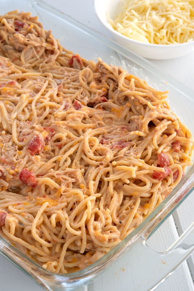 Chicken Spaghetti Bake Recipe - Food Fanatic