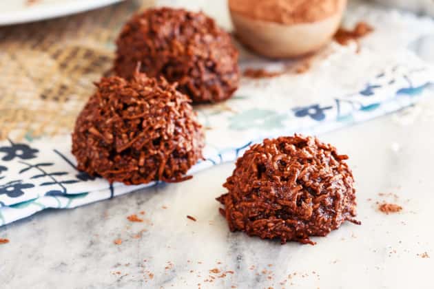 Chocolate Coconut Macaroons Recipe - Food Fanatic