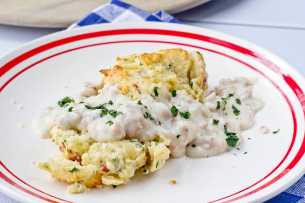 Homemade Sausage Gravy Recipe - Food Fanatic