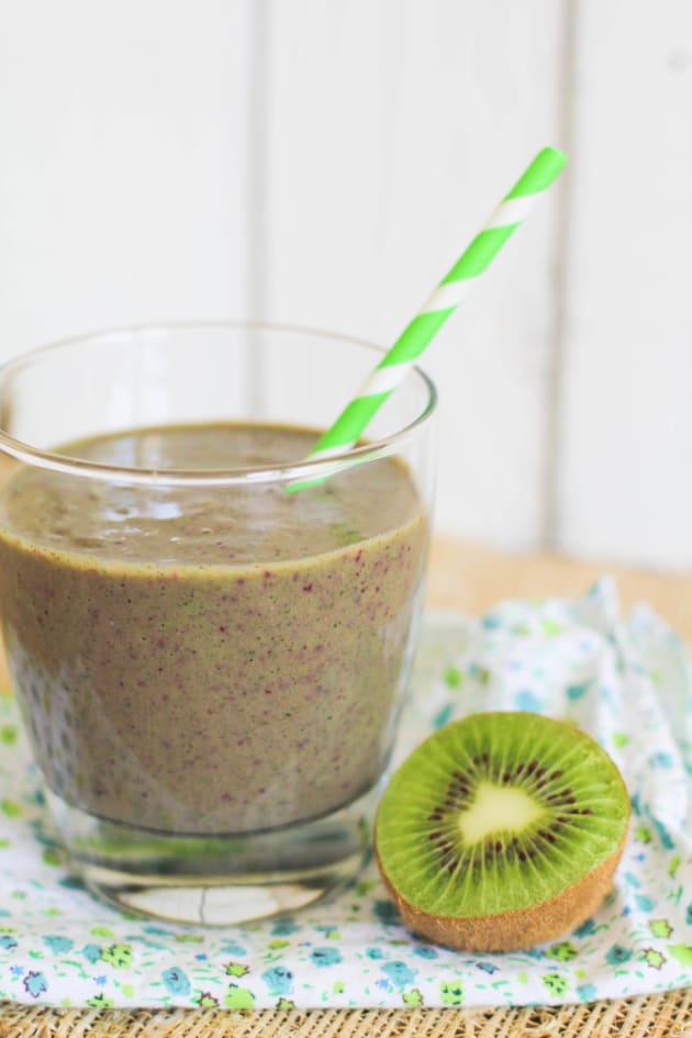 Kale Banana Smoothie: With Kiwi, Blueberries and Great Taste