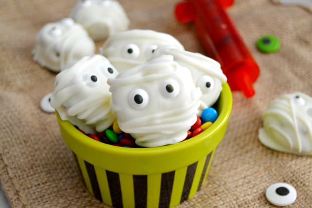Monster Cookie Dough Pretzel Mummy Bites