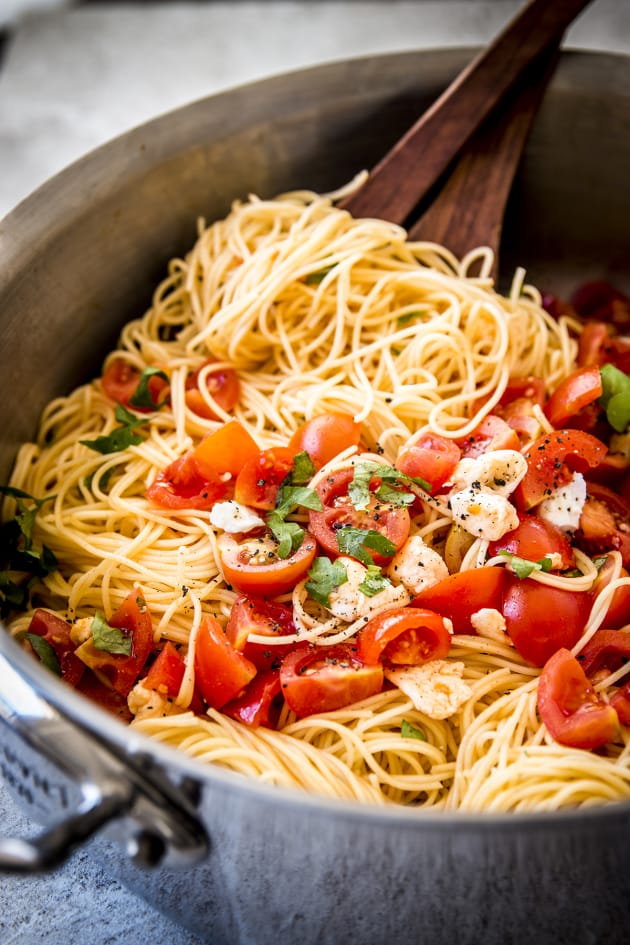 15 Minute Caprese Pasta Picture