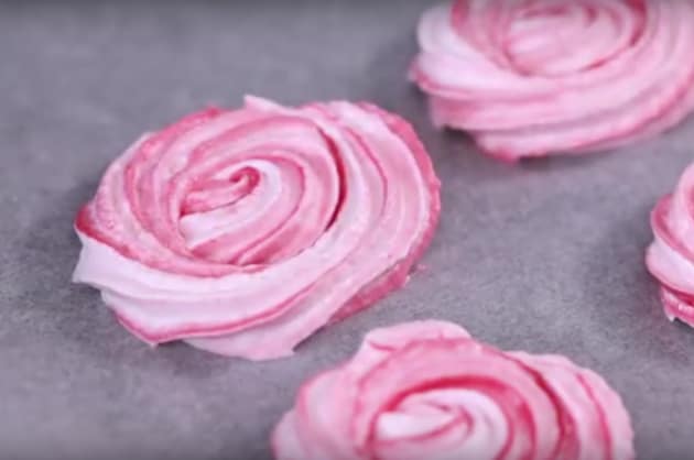 Making Chocolate Meringue Roses