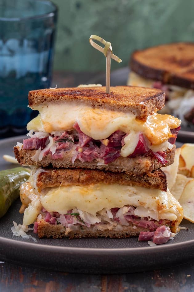 7 Classic Reuben Sandwich Recipes to Eat Right Now - Food Fanatic