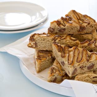 Snickers chocolate chip cookie bars photo