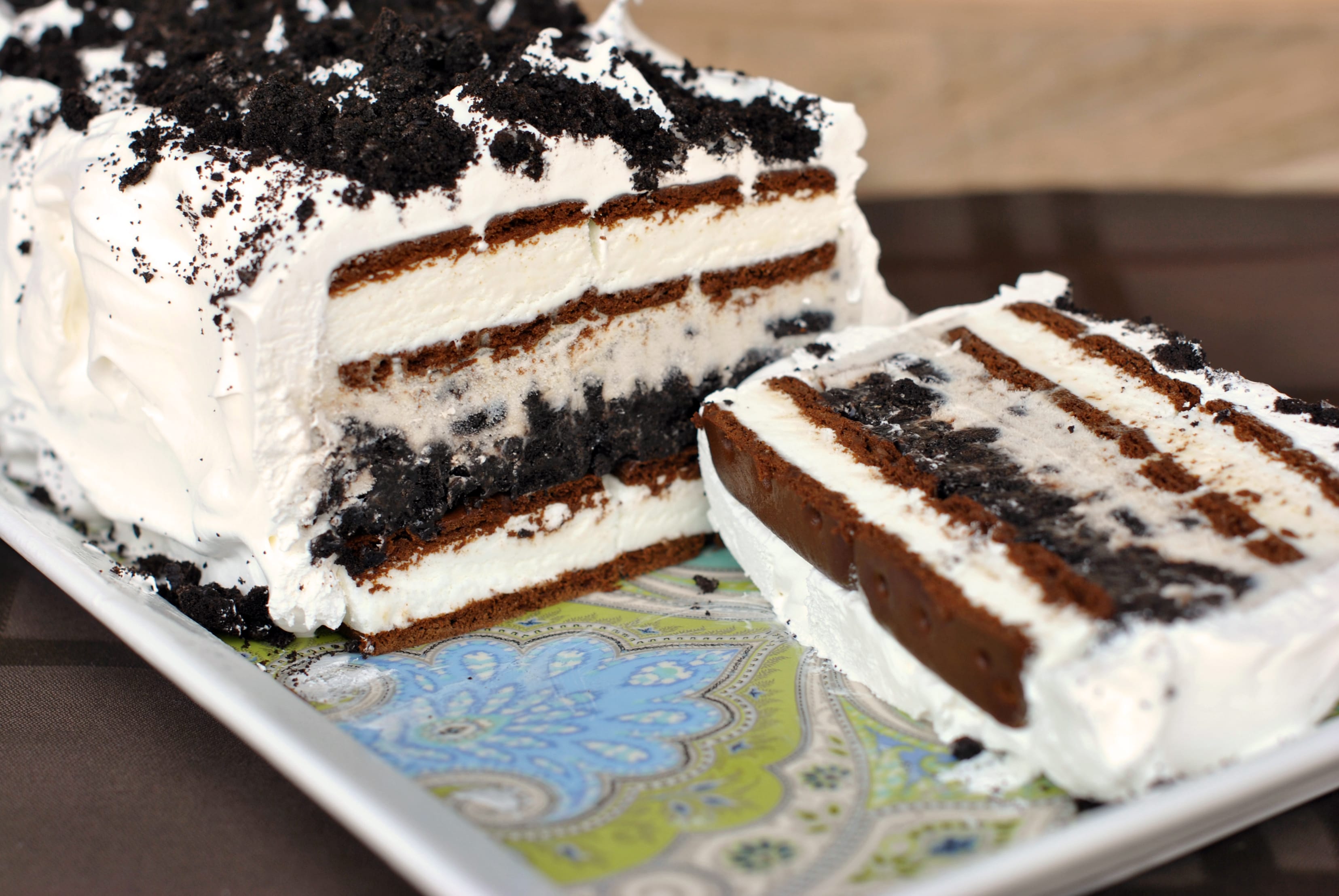 Oreo Ice Cream Cake {Just 5 Ingredients!}