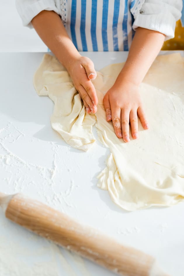 Baking with kids: the tips to making it a success