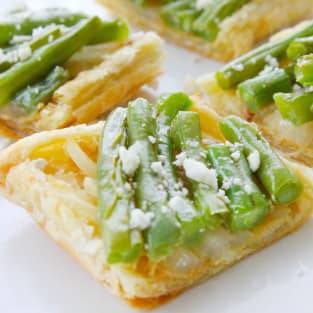 Grilled green bean and onion tarts photo