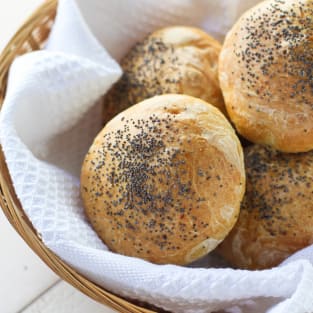 Hard poppy seed roll picture