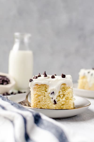 File 1 Cannoli Poke Cake