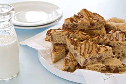 Snickers Chocolate Chip Cookie Bars