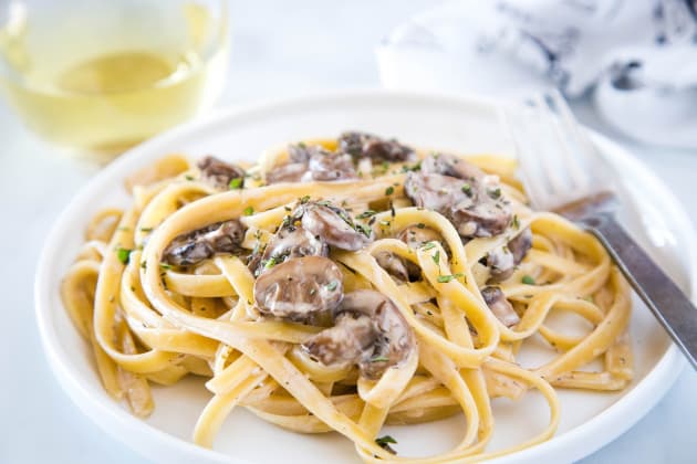 Creamy Mushroom Pasta Recipe Embed - Food Fanatic