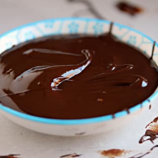 How to temper chocolate photo