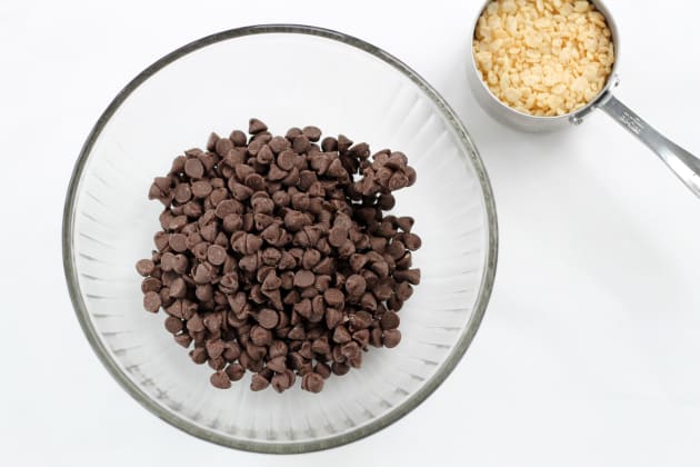 Homemade Nestle Crunch Recipe - Food Fanatic