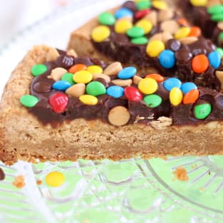 Chocolate peanut butter cookie pizza photo