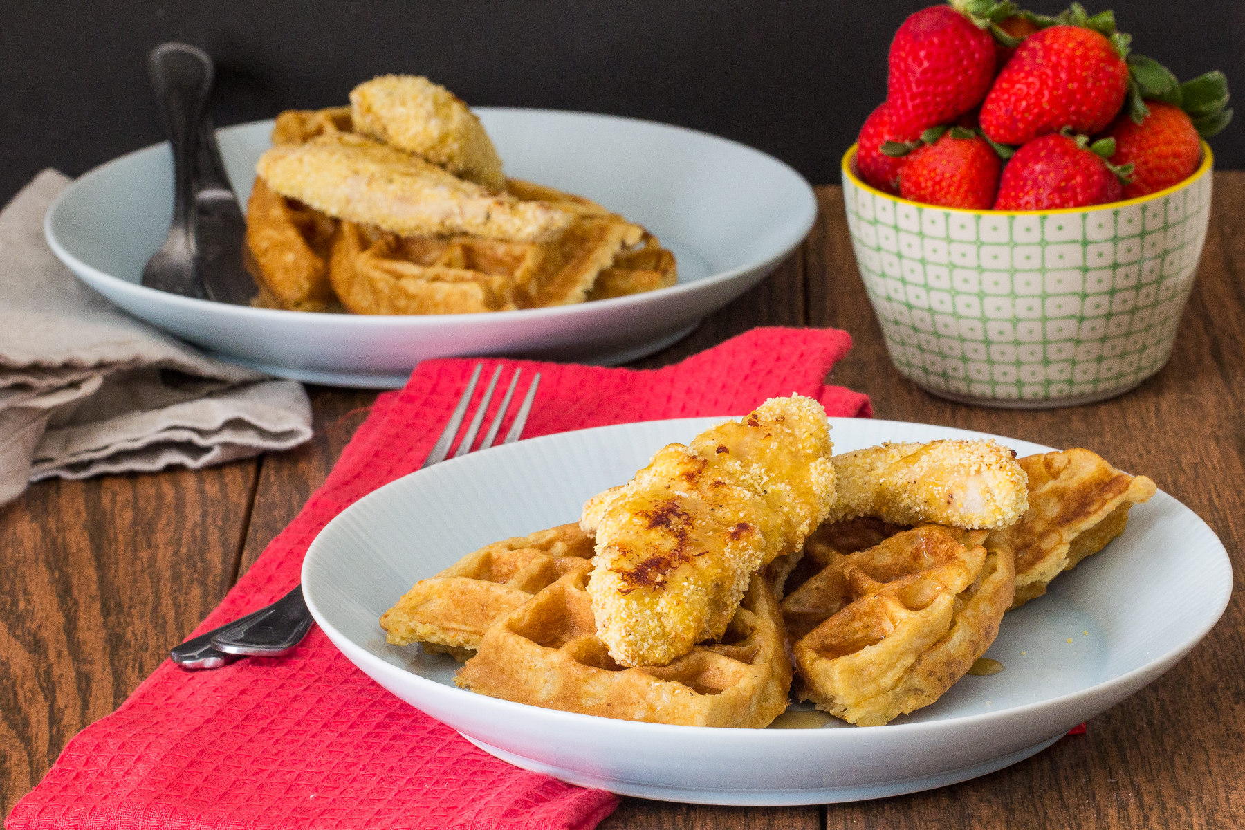 https://food-fanatic-res.cloudinary.com/iu/s--duvt69uW--/f_auto,q_auto/v1479328683/chicken-and-waffles-photo