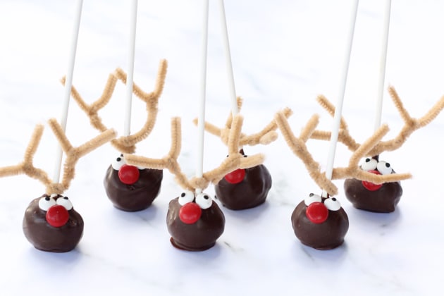 File 2 Reindeer Cake Pops