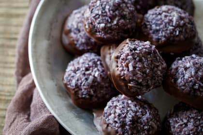 Paleo Blueberry Chocolate Macaroons