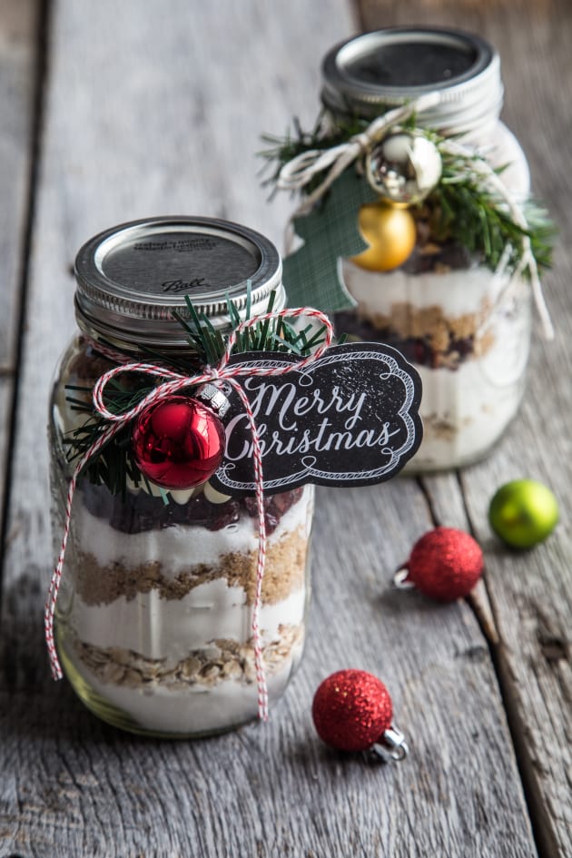 Cranberry White Chocolate Cookies in a Jar Image