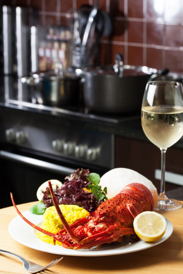 How To Make Lobster Tails : Garlicky Grilled Lobster Tails | How to Make Lobster on ... - Dip lobster and shell in egg wash completely covering tails, remove and allow to drain briefly.