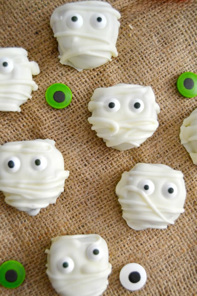 Monster Cookie Dough Pretzel Mummy Bites Picture