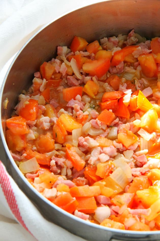 Bucatini with Tomatoes Picture