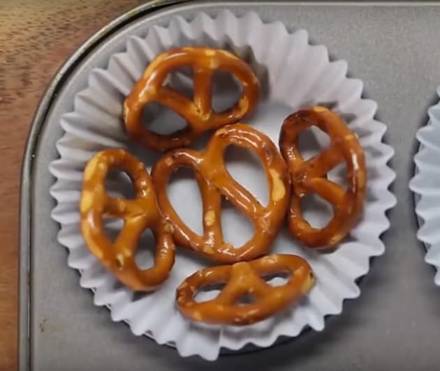Pretzel cups