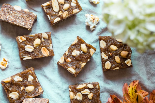Caramel Apple Peanut Kettle Corn Bars Photo