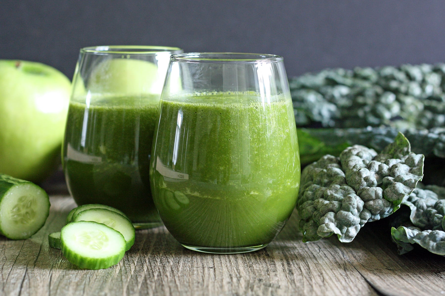 How to Make Green Detox Juice - Food Fanatic