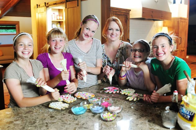 Pioneer Woman and Family