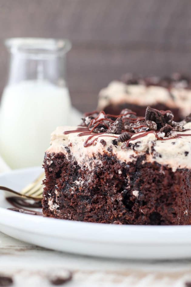 Mocha Oreo Poke Cake Pic