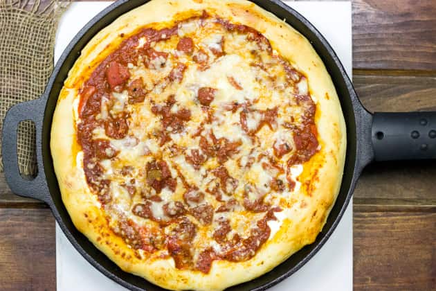 cast iron deep dish pizza cast iron deep dish pizza