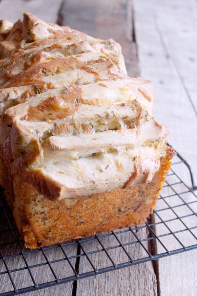 Garlic Cheddar Pull Apart Bread - Food Fanatic