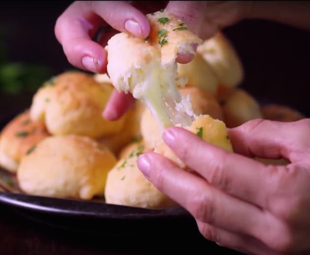 Garlic Cheese Bomb
