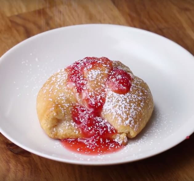 How to Make Strawberry Cheesecake Crescent Rolls - Food Fanatic