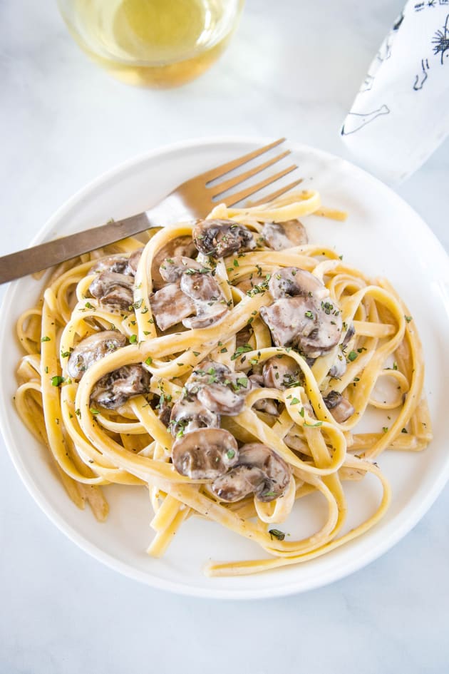 Creamy Mushroom Pasta Recipe - Food Fanatic