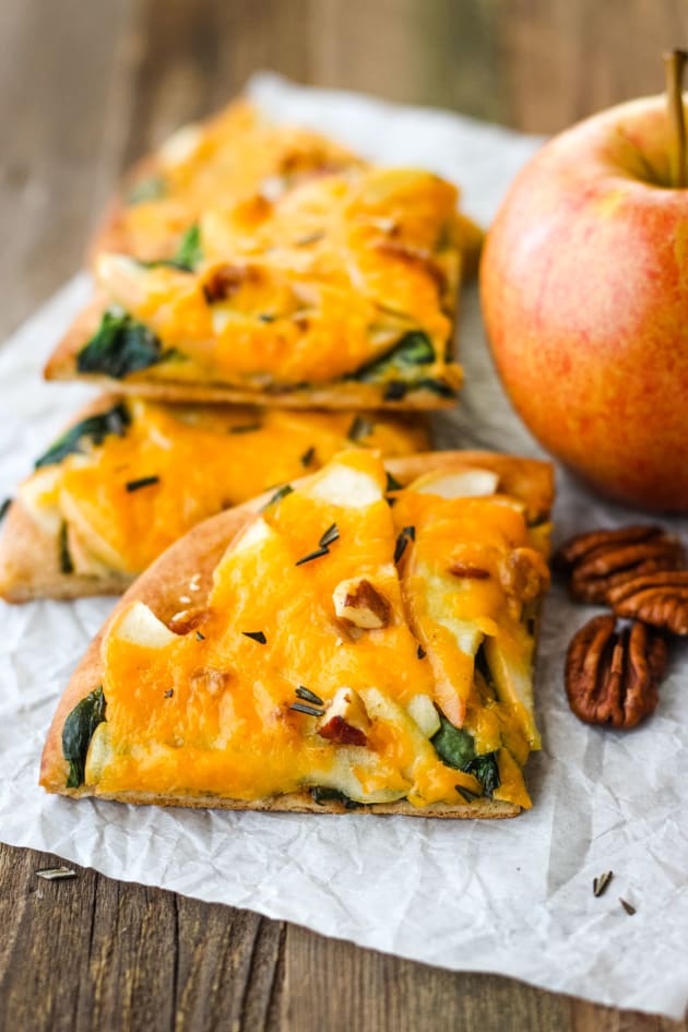 Cheddar Apple Pita Pizza Picture
