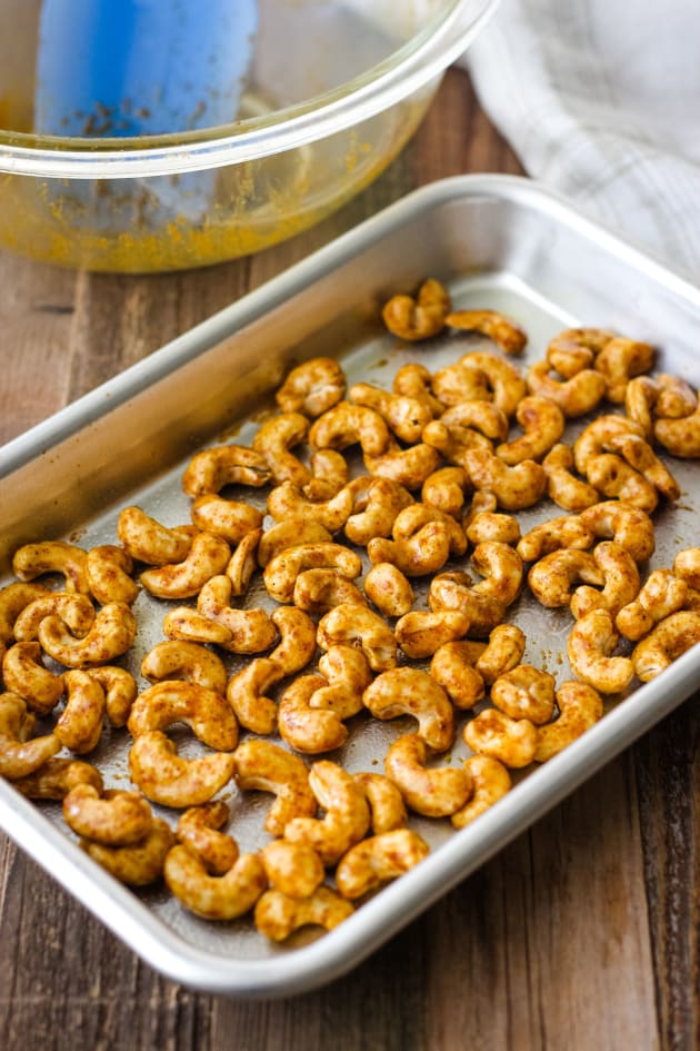 Curry Spiced Cashews Recipe - Food Fanatic