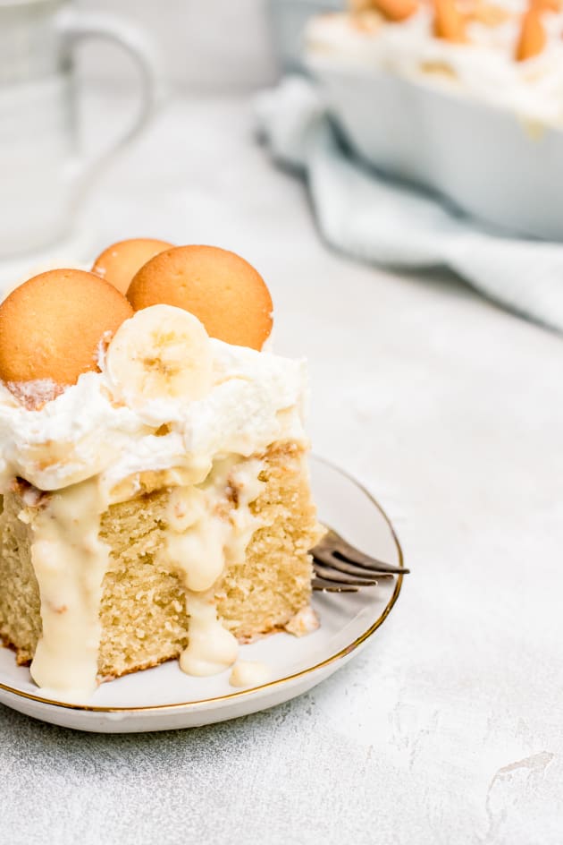 Banana Pudding Poke Cake Recipe - Food Fanatic