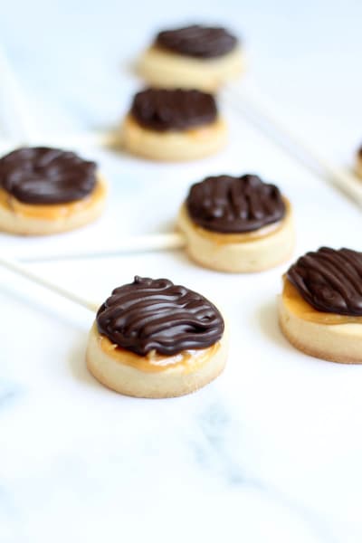 File 4 Homemade Twix Cookie Pops